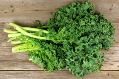 12 lợi ích tuyệt vời của cải xoăn kale đối với sức khỏe