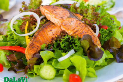 Cách làm salad cá hồi đơn giản từ rau thủy canh Đà Lạt