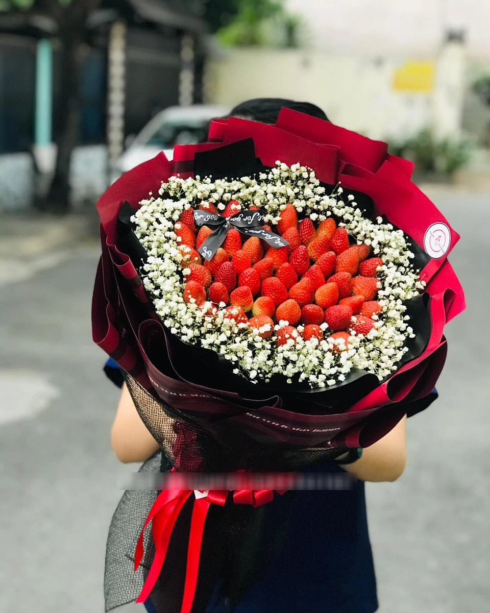 Mua bó hoa dâu tây Đà Lạt ở đâu? Có những mẫu mã nào?
